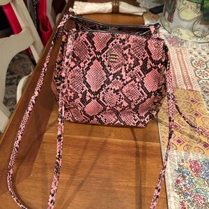 Chic Pink Snakeskin Crossbody Bag